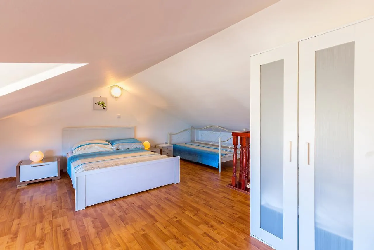Apartments Hannah Medulin