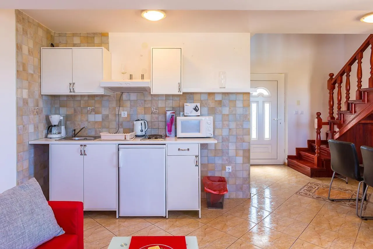 Apartments Hannah Medulin 0*,